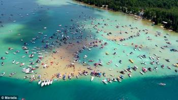 College Boat Parties Top Lakes